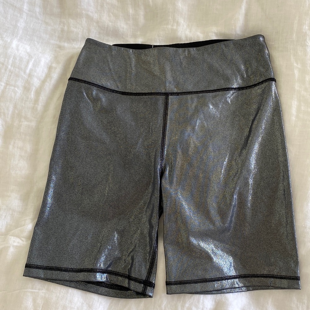 NWOT RARE Victoria Sport metallic biker shorts 💎